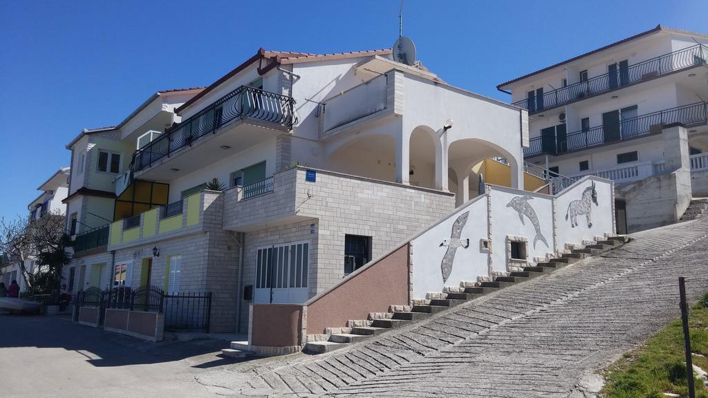 Apartment Karmen Trogir Exteriör bild