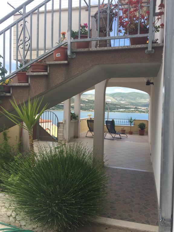Apartment Karmen Trogir Exteriör bild